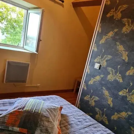 Maison Familiale A Avec Terrasse Holiday home Faycelles